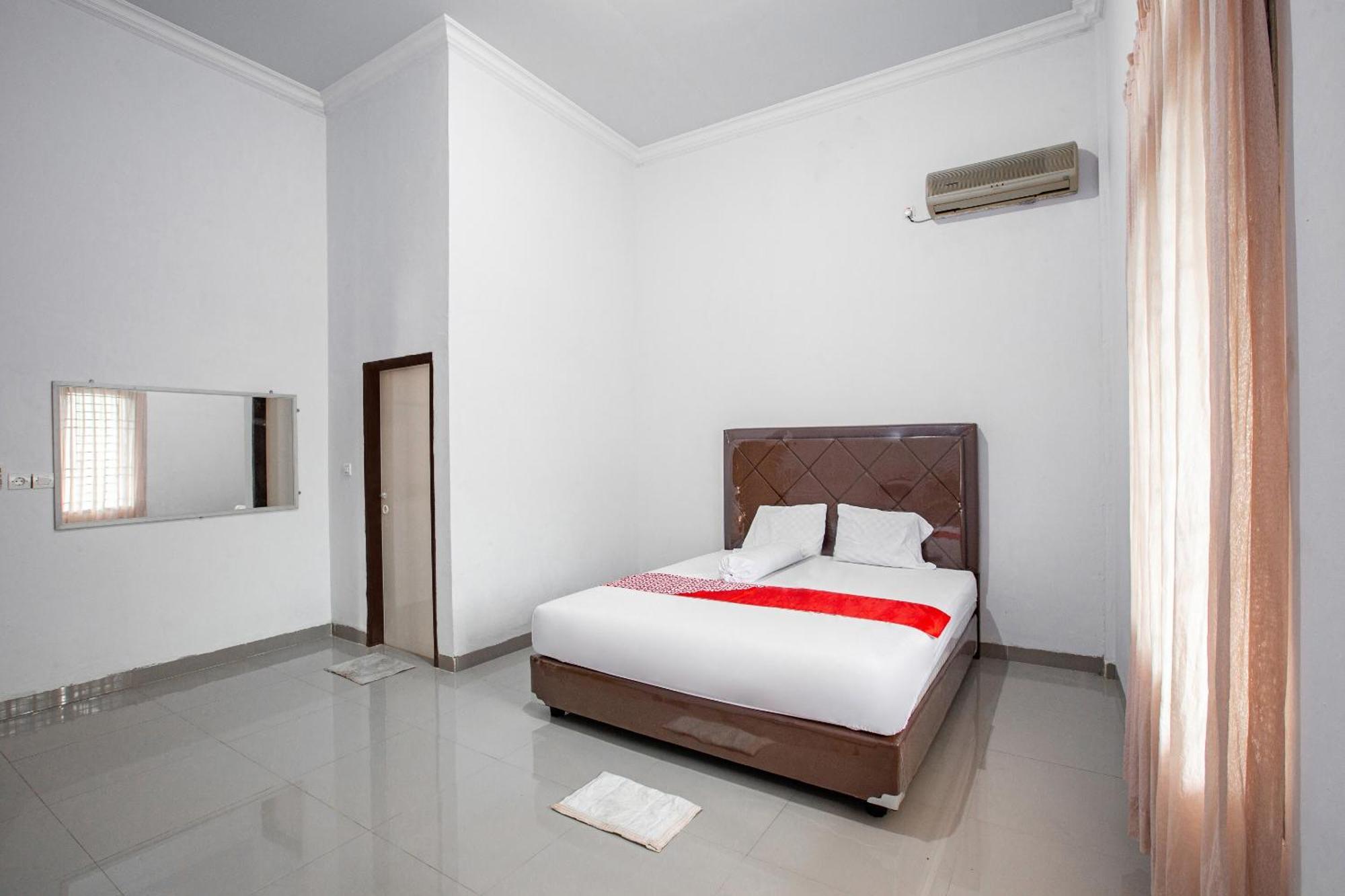 Oyo 92587 Homestay Romauli Kampung Radja Jambi Exterior foto
