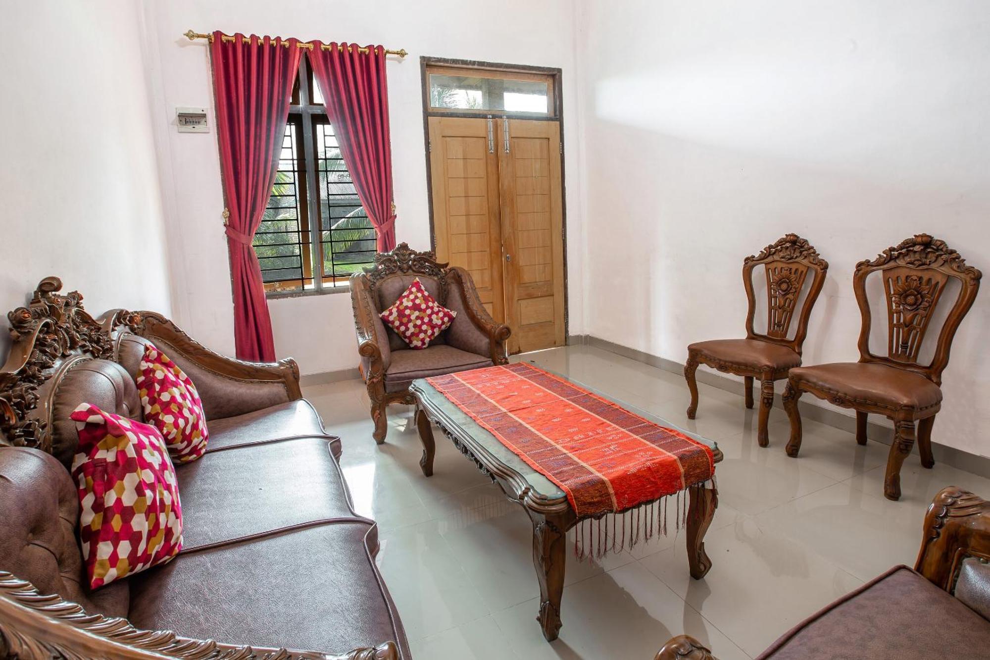 Oyo 92587 Homestay Romauli Kampung Radja Jambi Exterior foto